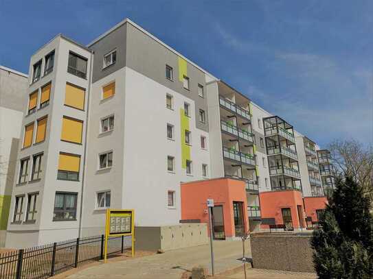 Moderne Familienwohnung im Erstbezug mit Blick auf den grünen Innenhof.