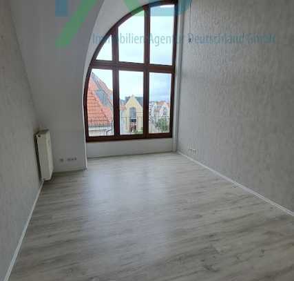 Wunderschöne Maisonetten-Wohnung. Zentrale Lage. Balkone + Dachterrasse + Fahrstuhl