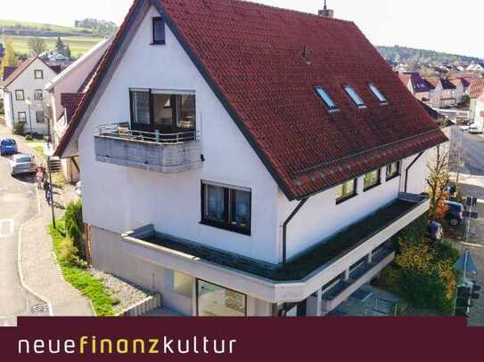 Schöne 2,5 Zimmer-Dachgeschosswohnung mit Balkon