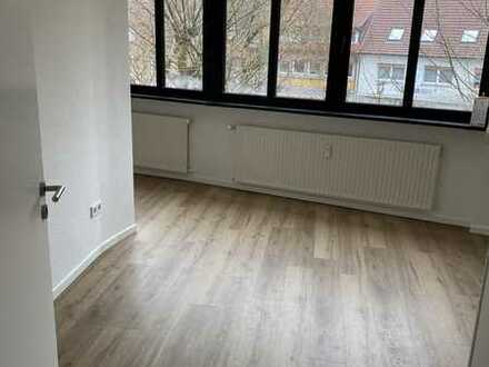 Schöne helle 2,5 Zimmer (+ Spitzboden) .