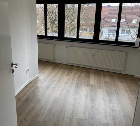 Schöne helle 2,5 Zimmer (+ Spitzboden) .