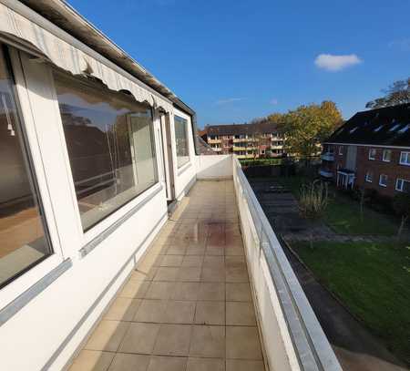 große Dachgeschosswohnung mit Sonnenbalkon