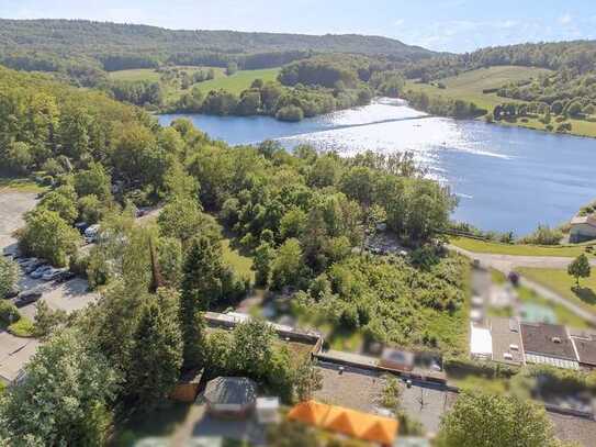 Weihnachtszauber am idyllischen Badesee