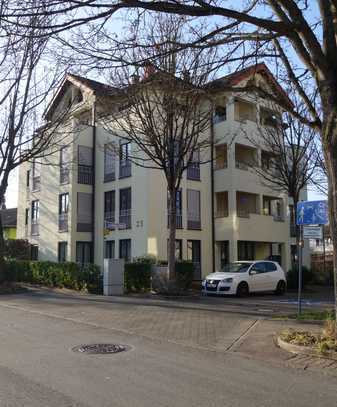 Geschmackvolle, gepflegte 2-Zimmer-Wohnung mit Balkon und Einbauküche in Freiburg im Breisgau