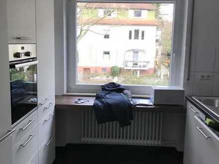 Gepflegte Wohnung mit drei Zimmern sowie Balkon und Einbauküche in Baden-Baden