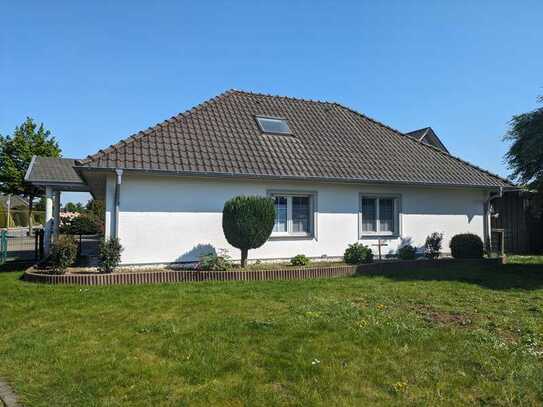 *** Geräumiger Winkelbungalow mit Garage, Kamin und Wintergarten *** !