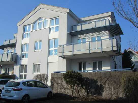 Modernes Apartment mit großem Balkon