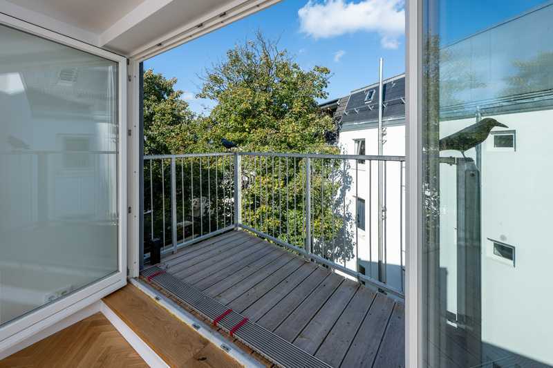 Dachgeschoss Erstbezug - Wohnung parallel zur Elbchaussee und dem Hafen