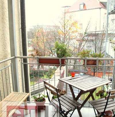 *Neuhausen* -Wohnen in hochwertig saniertem Altbau- 3 Zimmer Wohnung mit Balkon