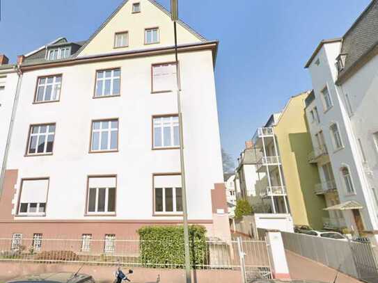 Große 4-ZKBB im Altbau nahe Uni-Klinik in F-Sachsenhausen