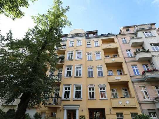 Hochwertige DG-Wohnung mit Terrasse in top-gepflegtem Altbau/Zw. U-Bhf. Vinetastr. u. Wisbyer Str.