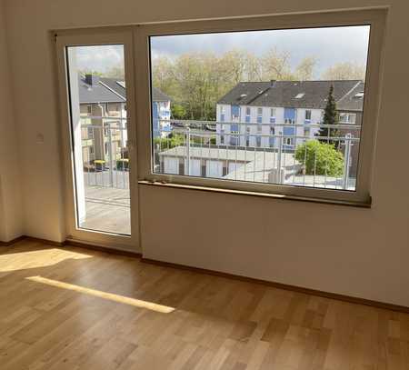 1 Zimmer Wohnung mit Balkon - Dreikönigenviertel - klein und fein (E35-DGLH)