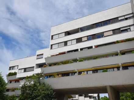 Freiwerdende 2 Zi.-ETW mit Einbauküche und ca. 15 m² Südterrasse im Regensburger Westen