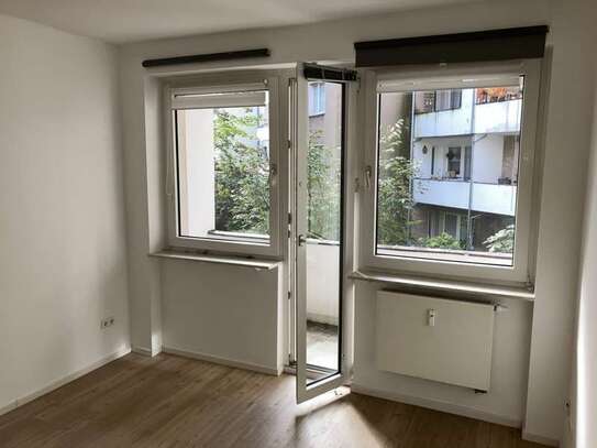 Schicke 2-Zimmer-Wohnung mit Balkon ( 1. OG ) auf der Rellinghauser Straße frei