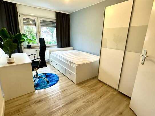 WG-Zimmer mit BALKON, neu renoviert + möbliert