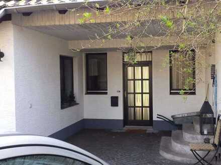 Schöne geräumige Einzimmer-Wohnung in Leverkusen ( Waldsiedlung)
