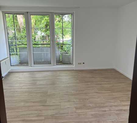 renovierte 2 Raum Wohnung im 2. OG mit Balkon u. Aufzug