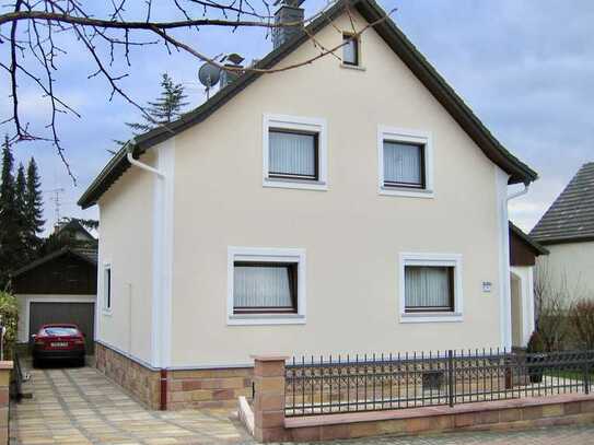 Attraktives Zweifamilienhaus von privat in Wöllstadt