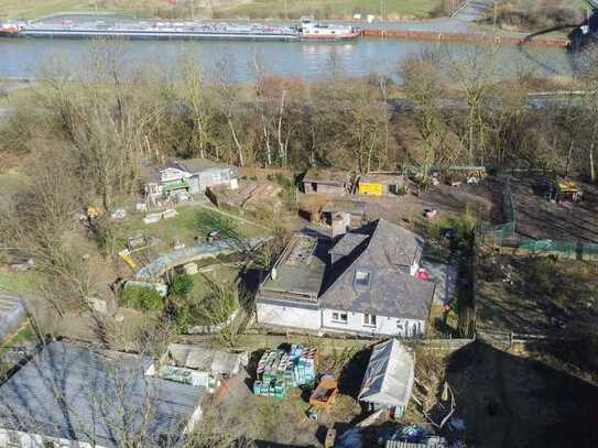 Idyllisches Anwesen mit Kanalblick: Wohnen und Gewerbe auf großzügigem Grundstück