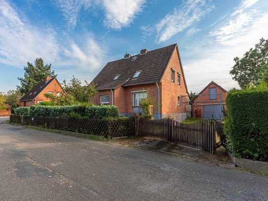 Renovierungsbedürftiges Zweifamilienhaus mit zusätzlichem Bauplatz