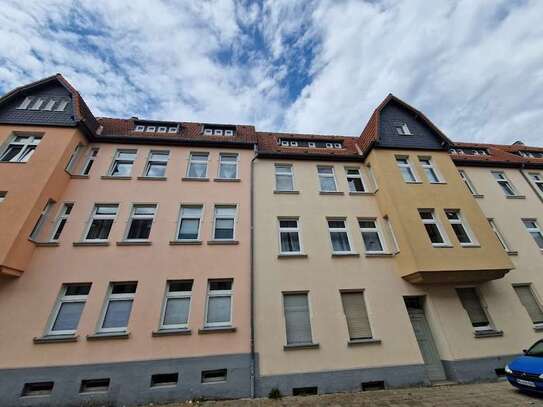 Zwei Zimmer, Tageslichtbad und Balkon mit Aussicht ins Grüne!