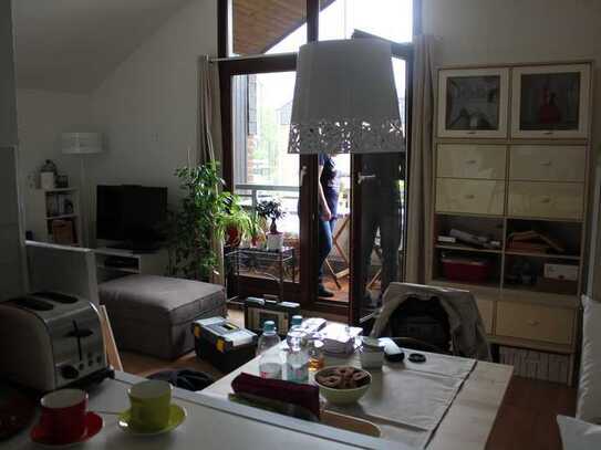 Gemütliche 2-Zimmer-DG-Wohnung mit Ruhrblick und Balkon und Einbauküche in Essen