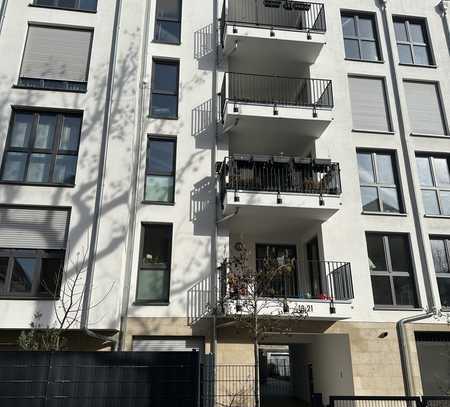 Möblierte Neubau Wohnung (2020) mit Tiefgarage Stellplatz und EBK in Offenbach am Main