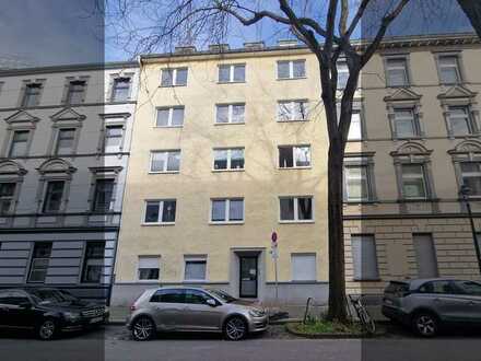 Vollständig renovierte und modernisierte Wohnung mit 2 Bädern und Balkon