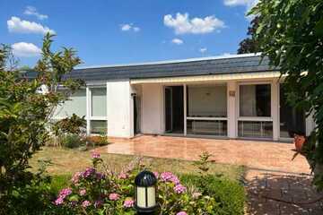 Sehr attraktiver Atrium-Bungalow mit Garten in Südlage