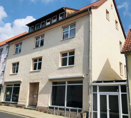 Nette 3-Raumwohnung am Zinzendorfplatz: Bad mit Wanne & Fenster, separates WC & Stellplatz inklusive