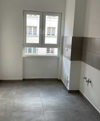 4-Zimmer Wohnung mit Balkon und Wannenbad