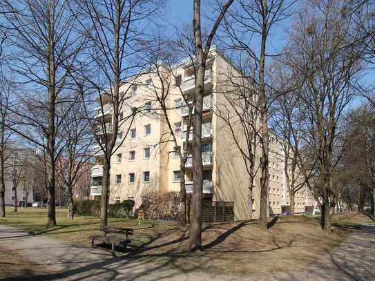 Erstbezug nach Sanierung - Sonnige 3-Zimmer-Wohnung in ruhiger Lage mit Südterrasse