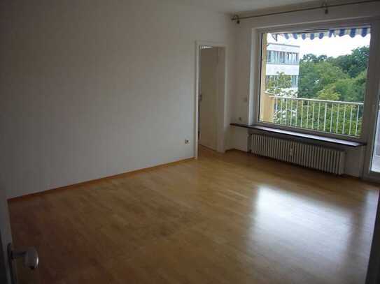 Ruhige 1,5 Zi.-Whg. mit Balkon, Leopoldstraße nähe Franz-Joseph-Str.