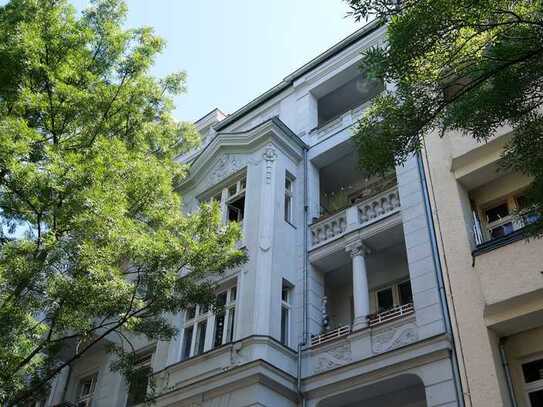 "Wunderschönes Altbau Apartment mit Balkon am Arnimplatz"