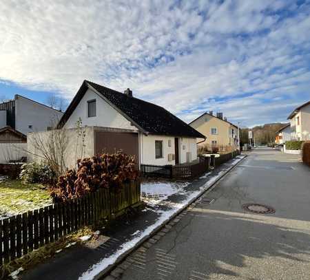 LEBENS(T)RAUM Einfamilienhaus mit Garage, Garten und Nebengebäude!