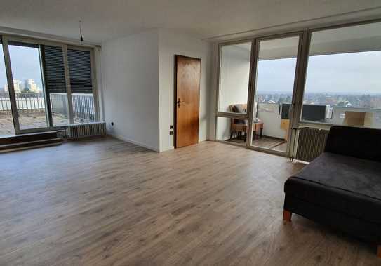 Dachterrassenwohnung mit Balkon und Einbauküche in Köln-Porz