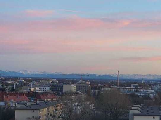 Stilvolle 3-Zimmer-Wohnung mit gehobener Innenausstattung mit EBK in München Bogenhausen