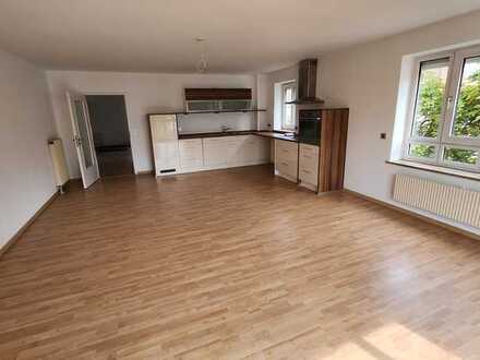 Top gelegene helle 2-Zimmer-Wohnung mit Einbauküche und wunderschönem Ausblick