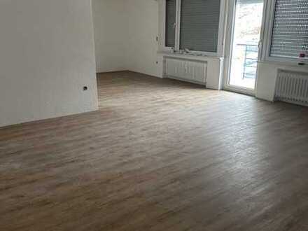 Erstbezug nach Sanierung mit Balkon: schöne 3-Zimmer-Dachgeschosswohnung in Wächtersbach