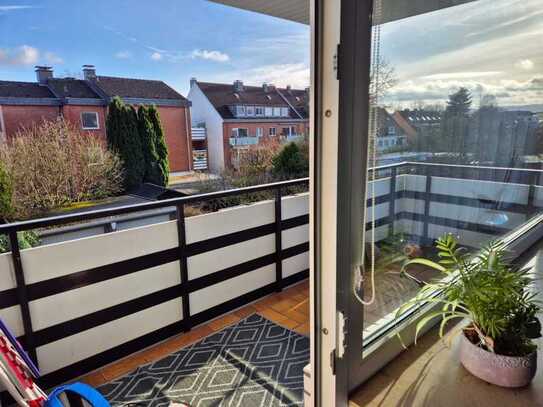 Heisingen: Ansprechende und modernisierte 3,5-Zimmer-Wohnung mit Balkon und Einbauküche in Essen