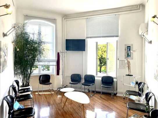 Hohe Decken, helle Räume – großzügige Fläche in Berlin-Wilmersdorf für Praxis, Büro oder Wohnen