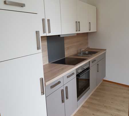 Helle 2-Zimmer-Wohnung mit Einbauküche in Crimmitschau