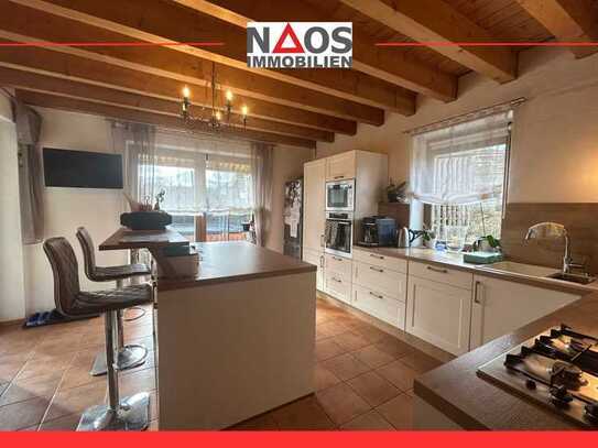 Behagliches Wohnhaus mit sichtbaren Holzbalkendecken