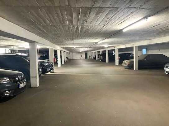 Schöner Tiefgaragenstellplatz im Aukamm