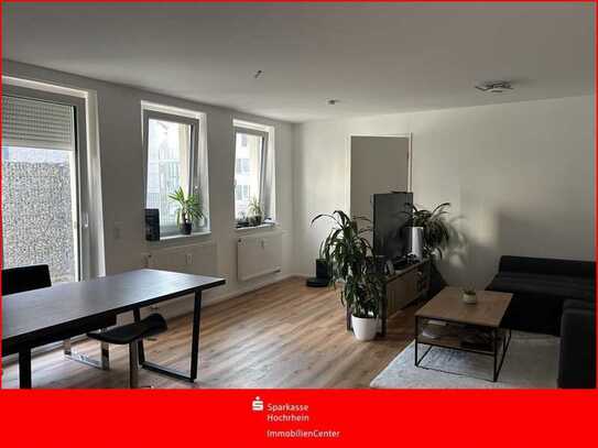 Helle Souterrain-Wohnung mit Terrasse
