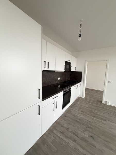 Wohnen mit Ausblick: 4-Raum-Wohnung mit Einbauküche und Balkon