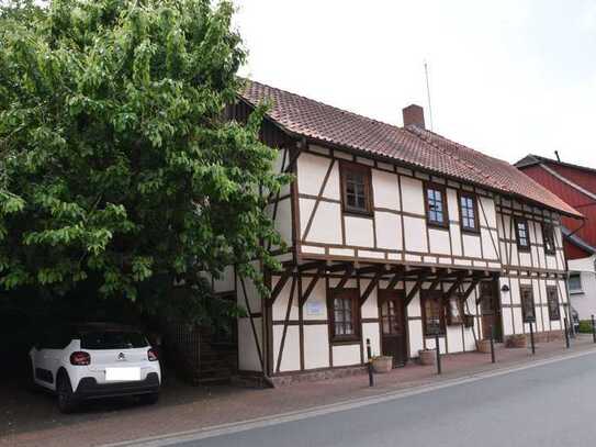 *Lippoldsberg* Historisches Wohnhaus mit Gewerbeteil * ca. 350m² Wohn-/ und Praxisfläche *195 m² GS*