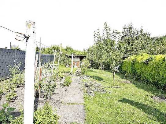 Sanierungsbedürftiges Haus mit großem Grundstück