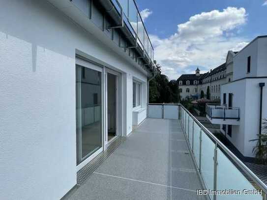 114 qm Traumwohnung 1. OG
schicke Einbauküche + großer Balkon
Nähe Rheinpark