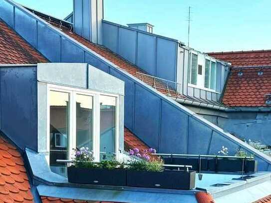Traumhafte Dachterrassenwohnung in denkmalgeschütztem Altbau in Bestlage der beliebten Maxvorstadt